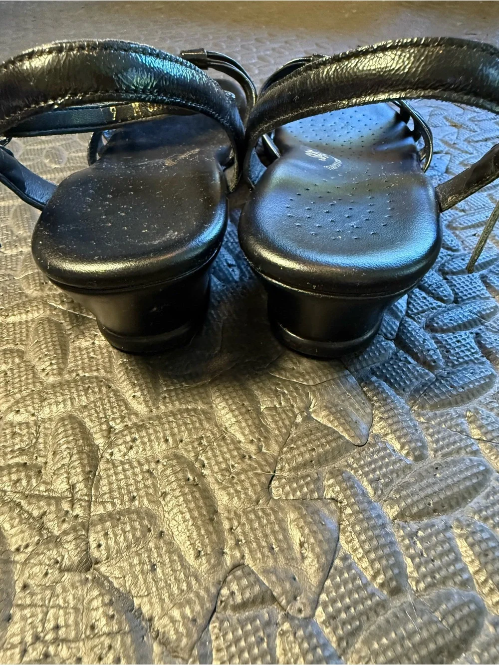 SAS Strappy Black Patent Leather Quarter Strap Wedge Sandals Size 9 EUC